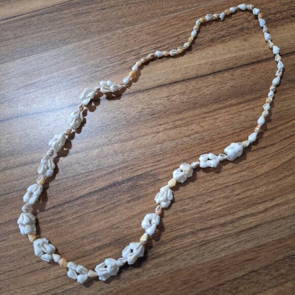 Hawaiian Lei Conch Shell Necklace 32" - Picture 1 of 8